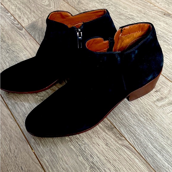 Shoes - Picture 1 of 5